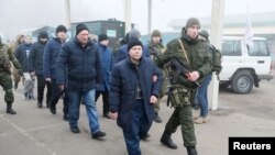 Пленниците са конвоирани за идентификация в т.нар. "сива зона"