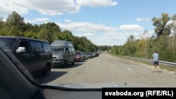 У чарзе на ўезд ва Ўкраіну пераважна аўтамабілі з Менску, Гомеля і Магілёва