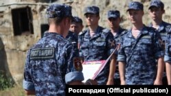 Присяга Росгвардії біля мемориалу «35-а берегова батарея» у Севастополі. Крим, 17 червня 2019 року