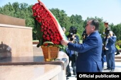 Täjigistanyň prezidenti E. Rahmon Özbegistana resmi sapary amala aşyrýar