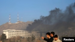 Дим над готелем «Інтерконтиненталь» у Кабулі, 21 січня 2018 року