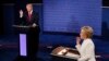 Дональд Трамп и Хиллари Клинтон во время теледебатов 19 октября 2016
