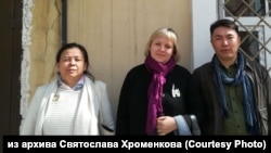 Иркутск. Правозащитники у здания районного суда