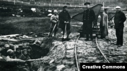 Prison camp inmates on the Solovki Islands in 1925