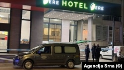 Policija ispred hotela u kojem je ubijena Aldina Jahić, 16. novembra 2025. uveče