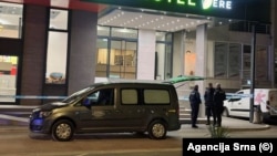 Prema navodima Tužilaštva, Kalajdžić je u nedelju uveče presreo Jahić koja je krenula na fitnes. Pucao joj u glavu u toaletu restorana gde je pokušala da pobegne.