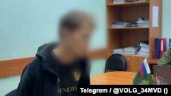 Задержанный в Волжском. Скриншот из видео, опубликованного 8 сентября в официальном телеграм-канале управления МВД по Волгоградской области.
