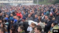 Протестиращите в четвъртък са били около 1200 по информация на БНР, 800-900 по данни на полицията