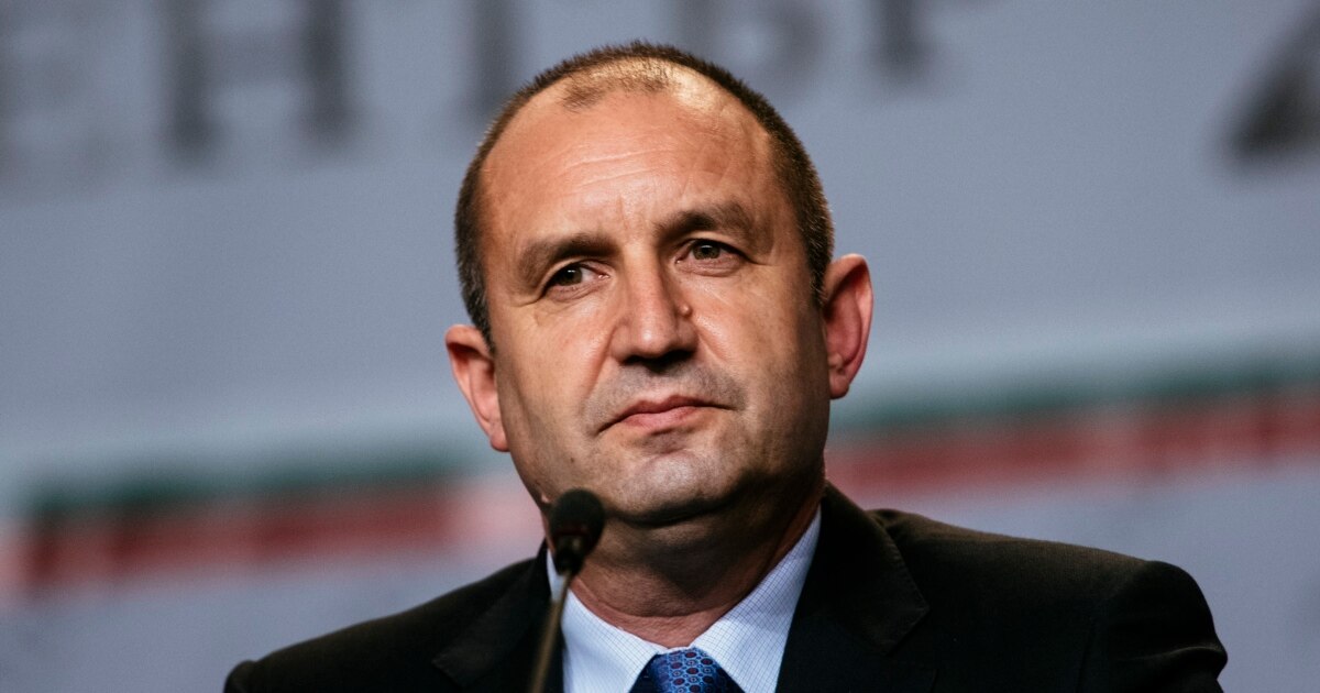 Bulgaria's Socialists Pledge To Lift Economy As Vote Nears