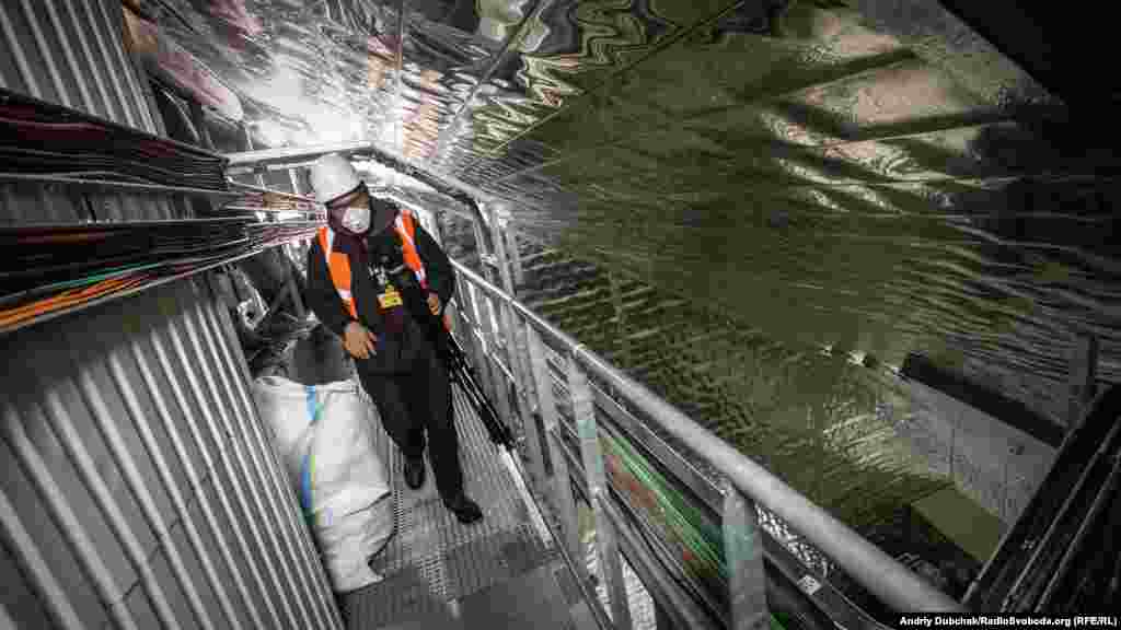 Chernobyl&#39;s New Safe Confinement (NSC) contains a labyrinth of passages, suspended walkways, and stairs. Elevators will be used in the future, but are still being installed and tested.