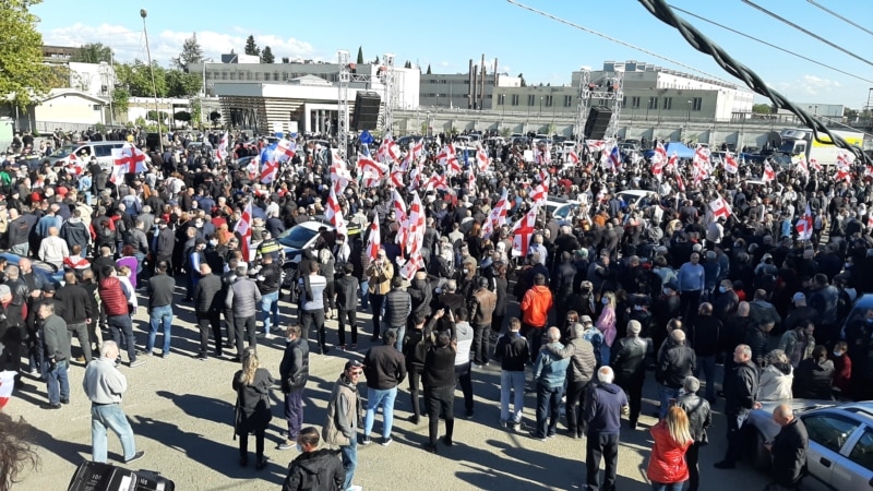 The ruling party won the elections in Georgia, Saakashvili's supporters chanted in jail thumbnail