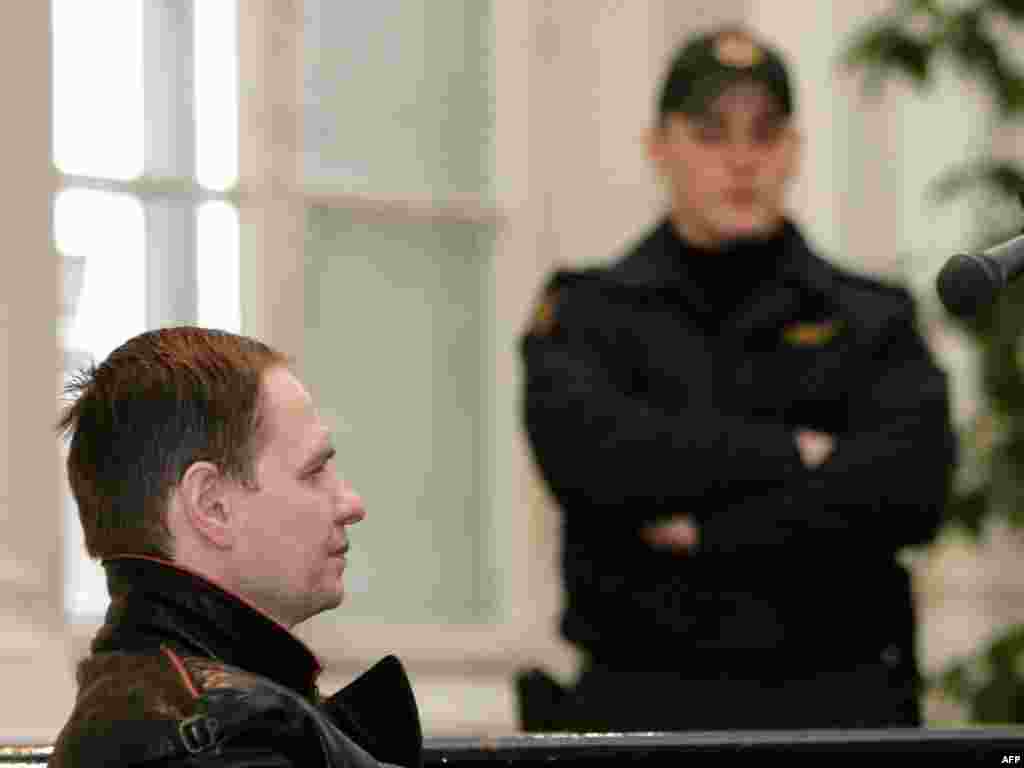 У Вільні пачаўся суд над былым амонаўцам Канстанцінам Нікуліным у справе аб забойстве сямі мытнікаў у Медніках