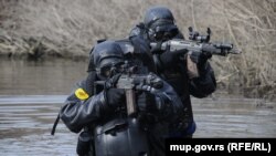 Pripadnici Specijalne antiterorističke jedinice u Srbiji na vežbi, 29.7.2015. 