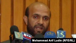 حاجي ظاهر قدیر هم یو له دغو وکیلانو څخه دی، هغه وویل که پر ده لګول شوي تورونه ثابت شي نو دی به له خپلې دندې استعفا ورکړي.