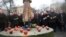 In central Kyiv on November 25, President Petro Poroshenko and hundreds of other people laid symbolic wheat ears and lit candles before the monument commemorating to victims of the famine.