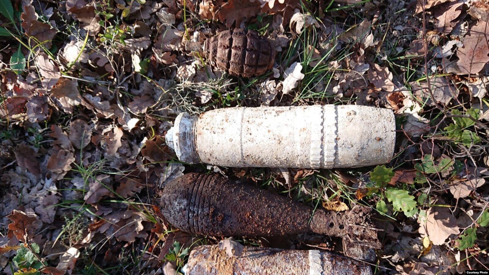 В РФ сгорел склад с боеприпасами после атаки беспилотника. Читайте на ...