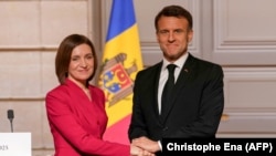 Emmanuel Macron și Maia Sandu după conferința lor de presă la Paris, din 10 martie 2025