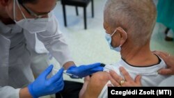 Campania de vaccinare anti Covid-19 avansează greu și inegal în lume. 