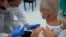 Campania de vaccinare anti Covid-19 avansează greu și inegal în lume. 
