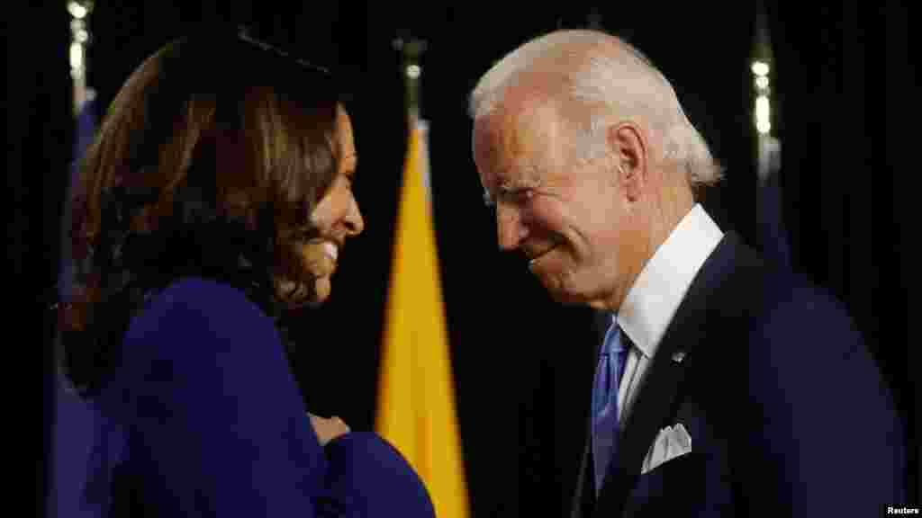 Harris és Biden a Delaware állambeli Wilmingtonban 2020 augusztusában a kampány során. Ez volt az első közös megjelenésük, miután Biden őt nevezte meg induló társának az amerikai választásokon