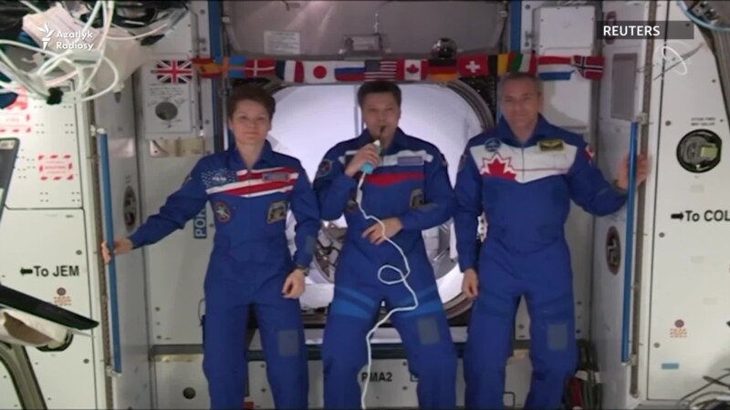 HKS-yň ekipažy “Crew Dragon” gämisinde gelen astronawt-manekeni garşy aldy