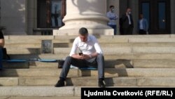 Boško Obradović ispred parlamenta Srbije (maj 2020.)