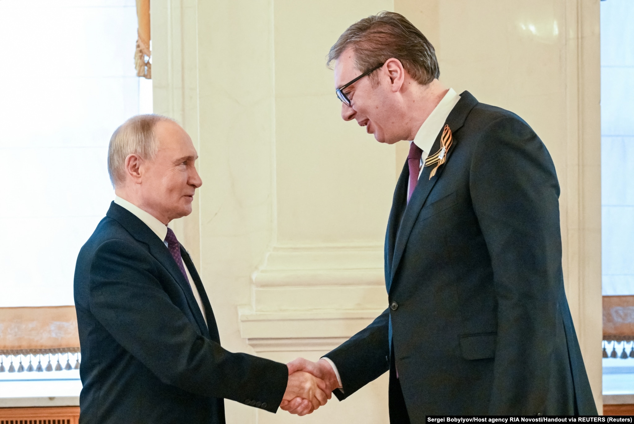 Vladimir Putin dhe Aleksandar Vuçiq në një takim në Moskë, 9 maj 2025.