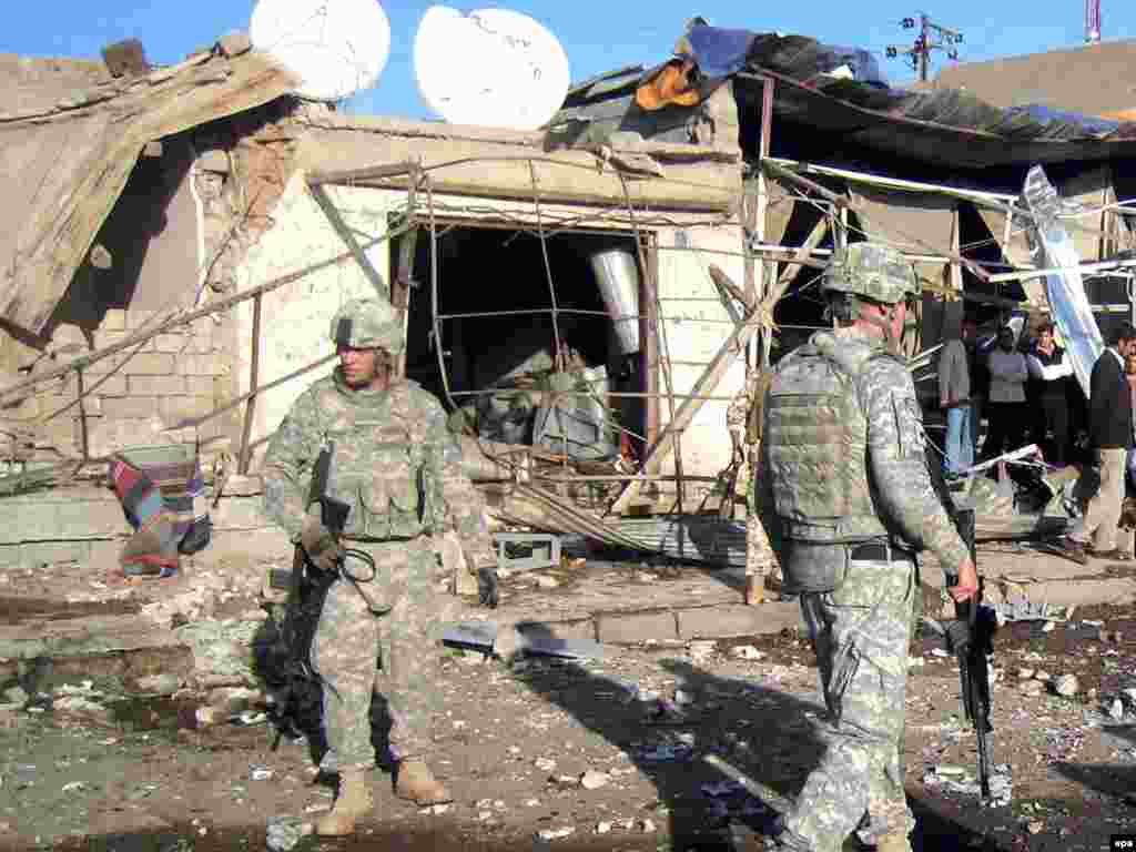 Irak - Bomba u Kirkuku - Nova bomba eksplodirala je u Iraku.Nije bilo poginulih,osam ljudi je ranjeno a američki vojnici istražuju mjesto napada. 