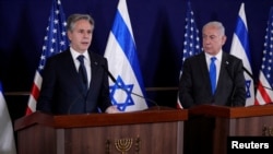 Sekretari amerikan i Shtetit, Antony Blinken, gjatë një konference të përbashkët për media me kryeministrin izraelt, Benjamin Netanyahu. Tel Aviv, 12 tetor 2023.
