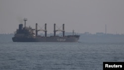 Сухогруз Tq Samsun под флагом Турции покидает морской порт Одессы. 16 июля 2023 года