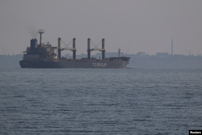 Сухогруз Tq Samsun под флагом Турции покидает морской порт Одессы. 16 июля 2023 года