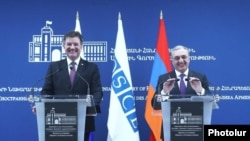 Armenia/OSCE - Miroslav Lajcak, OSCE's Chariman-in-Office, and Zohrab Mnatsakanian, Foreign Minister of Armenia, at a joint press conference in Yerevan,13Mar 2019