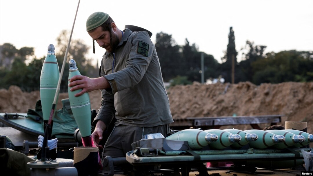 Armata israeliană atacă spitalele din Fâșia Gaza, în timp ce oficialii israelieni refuză să negocieze o soluție care să includă existența unui stat palestinian.