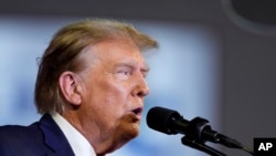 Fostul preşedinte american Donald Trump a afirmatncă ar încuraja Rusia să facă „orice vrea” oricărei ţări membră a NATO care nu îndeplineşte directivele privind cheltuielile cu apărarea.