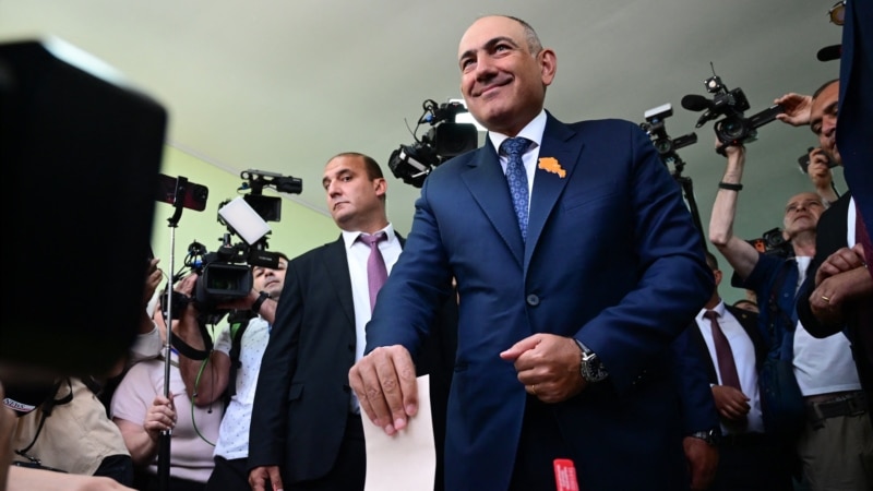 Հայաստանի քարտեզը վարչապետի պիջակին. ԿԸՀ-ից պարզաբանում են՝ 