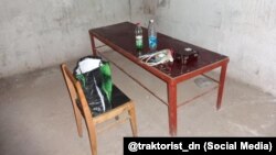 Помещение тюрьмы «Изоляция», созданной российскими гибридными силами в оккупированном Донецке. На столе оснащение для пыток электрическим током 
