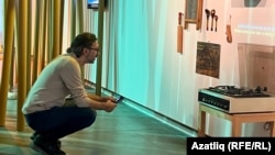 Күргәзмәдә