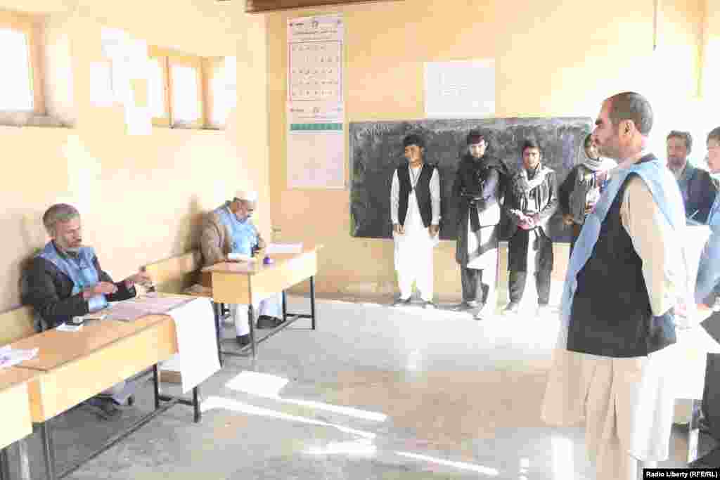 Afghanistan - People voting in parliamentary election in Kunduz province, 20 October 2018