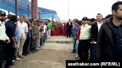 İran türkmənləri türkmən şairi Məxtumqulunun anım gününü qeyd edirlər. 2015