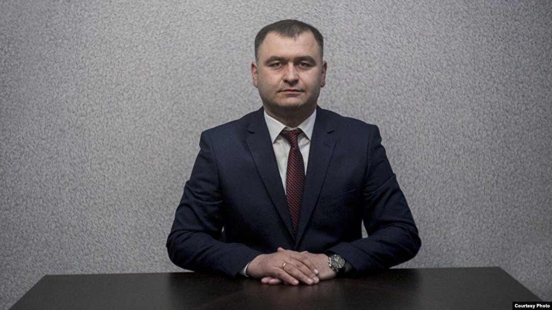 Многие воспринимают Алана Гаглоева как возможного конкурента нынешнего президента Анатолия Бибилова, как политика, который попытается побороться за президентский пост в 2022 году