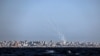 Залп неуправляемыми ракетами из Газы по территории Израиля 19 мая 2021 гола. Снимок с патрульного корабля Израиля