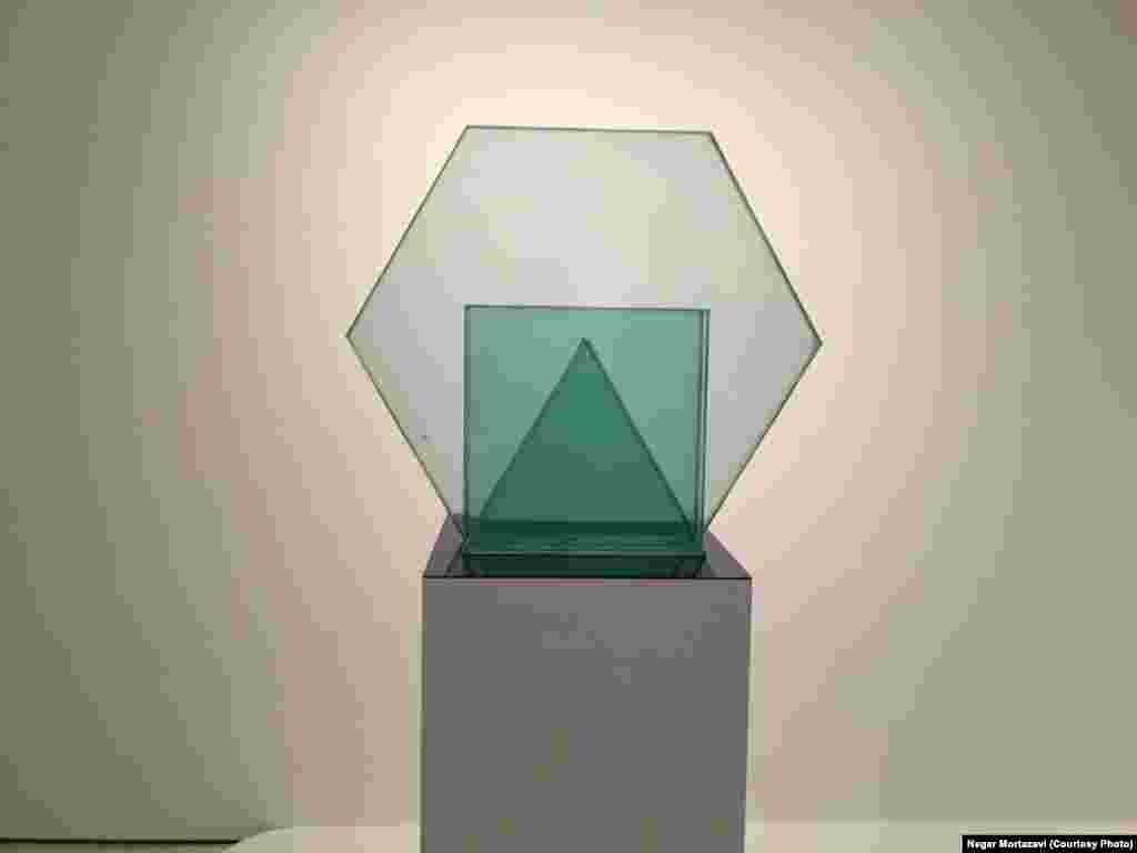  New York: Guggenheim Museum, Monir Shahroudy Farmanfarmaian: Infinite Possibility. Mirror Works and Drawings.