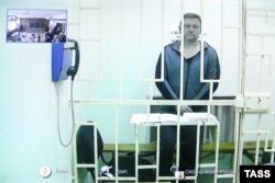 Никита Белых по видеосвязи в Мосгорсуде, 6 июля 2012 года