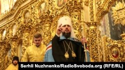16 грудня, вранці, новообраний предстоятель Православної церкви України митрополит Епіфаній провів першу літургію в Михайлівському Золотоверхому соборі