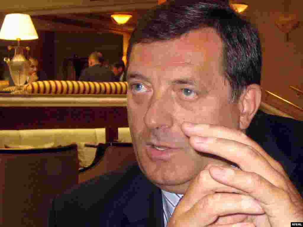 Češka - Dodik u intervjuu radiju Slobodna Evropa - U ekskluzivnom intervjuu za RSE, premijer Republike Srpske, Milorad Dodik, govorio je o svojim viđenjima budućnosti BiH, o tome pod kojim uslovima bi bio na čelu države, zašto je sujeta političara najveći bh. problem... 