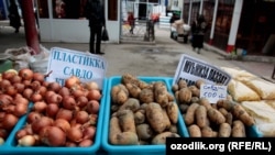 Риштан базарындагы сабиз-пияз.