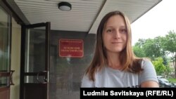 RFE/RL contributor Svetlana Prokopyeva, outside of the Pskov Regional Court as her trial got underway in June 2020.
