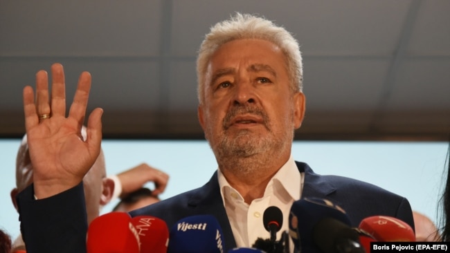 Zdravko Krivokapić, aktuelni crnogorski premijer, obraća se medijima u Podgorici u noći izborne pobjede koalicije "Za budućnost Crne Gore", 30. avgusta 2020.