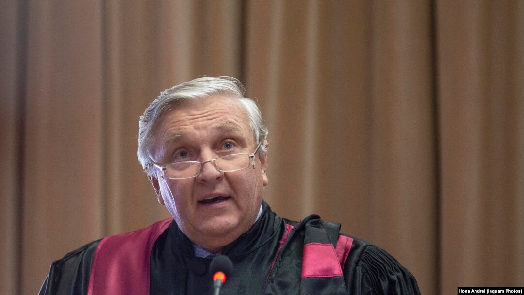 Doctorul Mircea Beuran se face vinovat, potrivit investigației preliminare, de încălcarea a 10 din cele 33 de obligații stabilite de protocol.Întreaga echipă medicală care a asistat la operație, amendată cu 30.000 lei