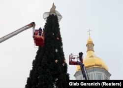 Капелюх зняли з ялинки 13 грудня